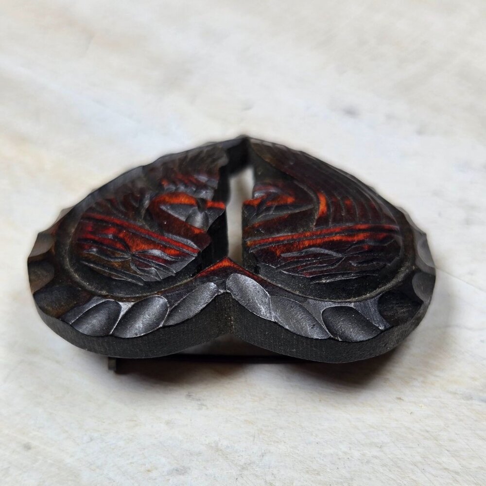Vtg Hokkaido Wood Carved Heart brooch Artist signed Rare Jewelry dated 1965 - Picture 5 of 11